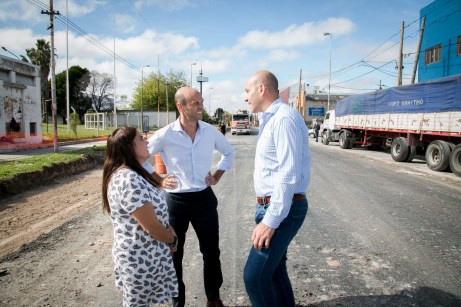 Manuela López Menéndez -sec. de Obras del Ministerio de Transporte-, Guillermo Dietrich y Martiniano Molina en av. Calchaquí